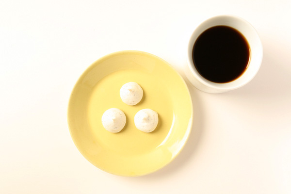 cake with coffee, and 80mm