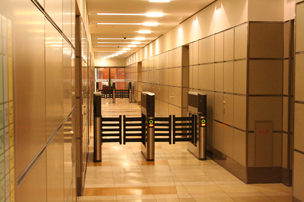 秋田道夫さんの「セキュリティーゲート」