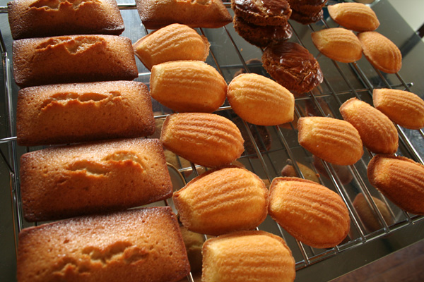 16日もケーキの店頭販売をします