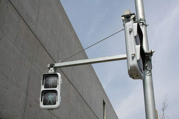 秋田道夫さんの「LED式薄型歩行者用灯器」