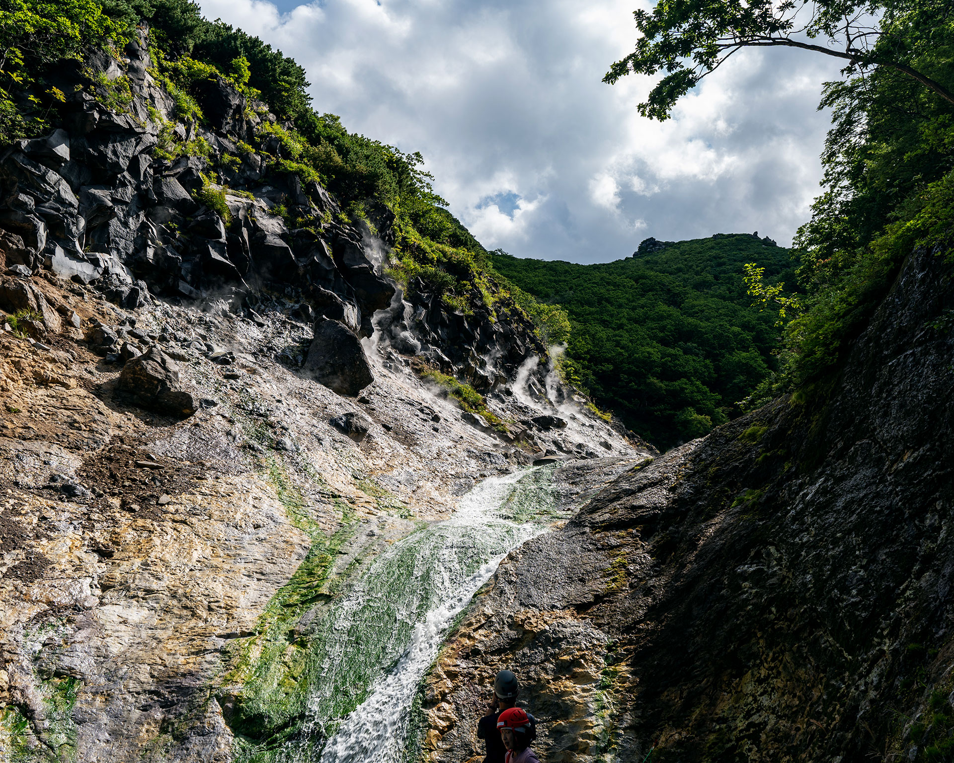 カムイワッカ湯の滝