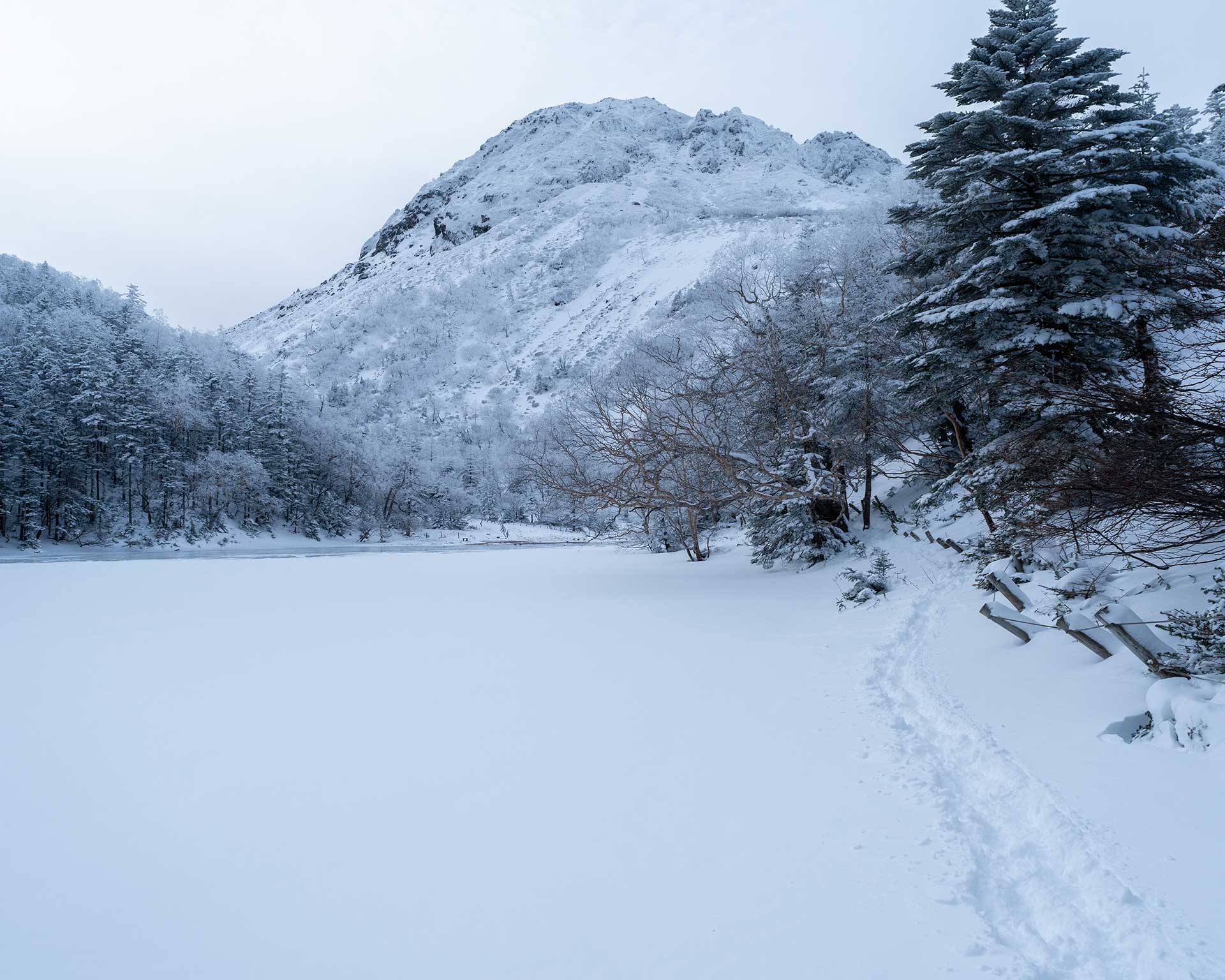 日光白根山　弥陀ヶ池