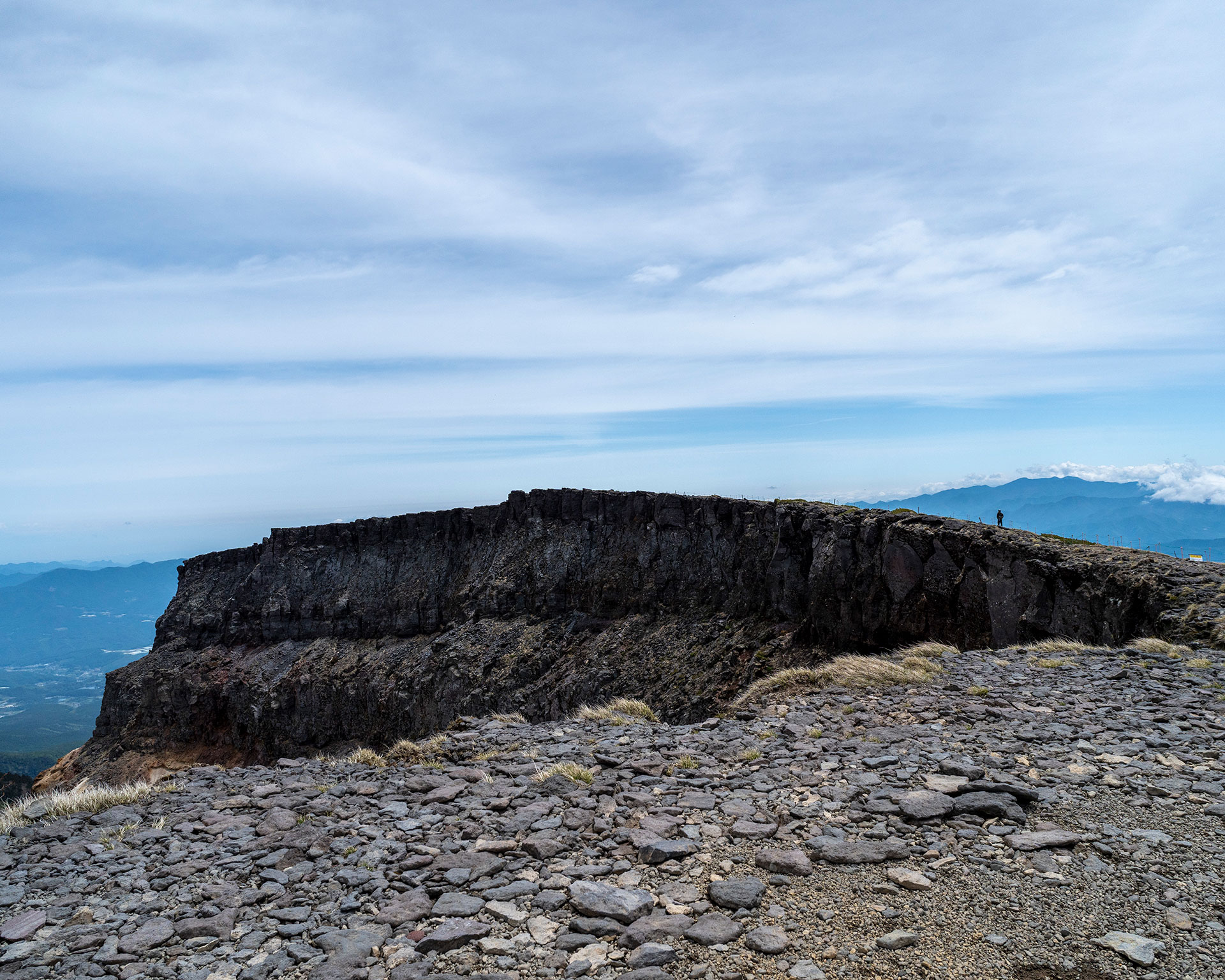 硫黄岳の馬蹄形の爆裂火口