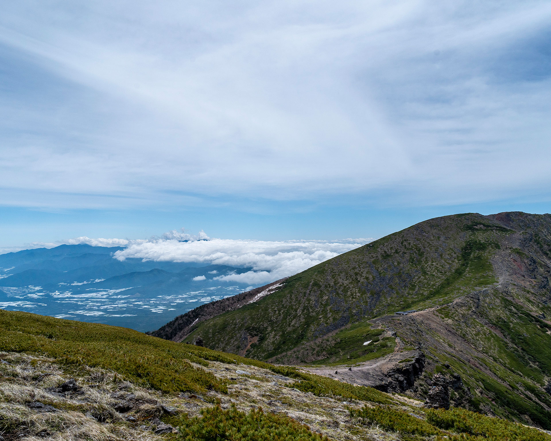 硫黄岳山頂から横岳