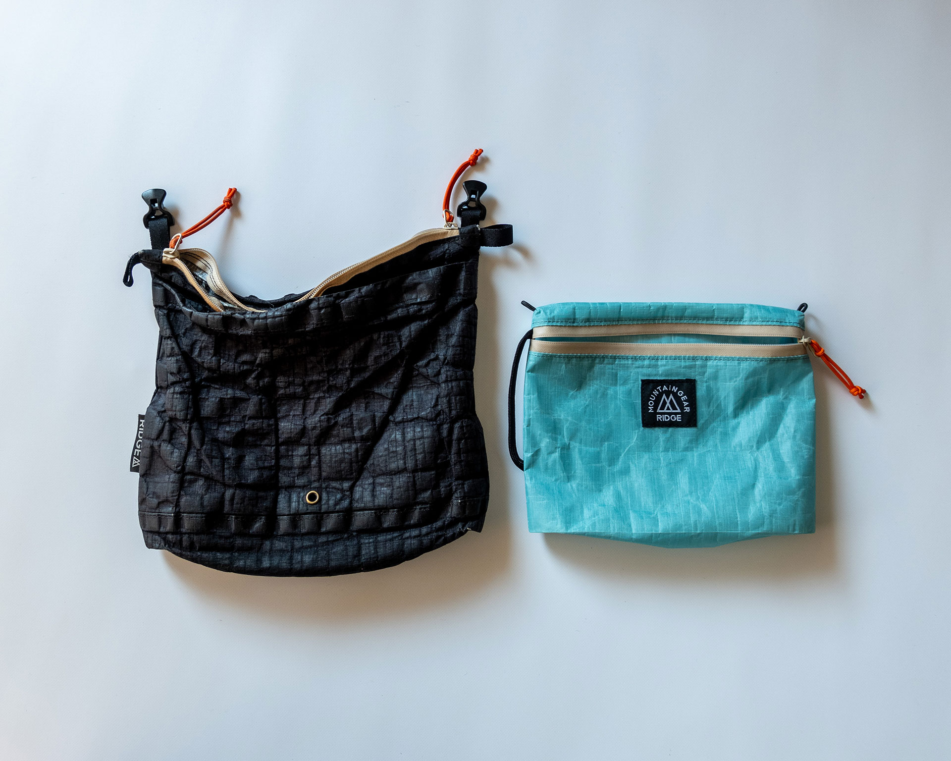 RIDGE MOUNTAIN GEARのTravel Pouch PlusとSacoche