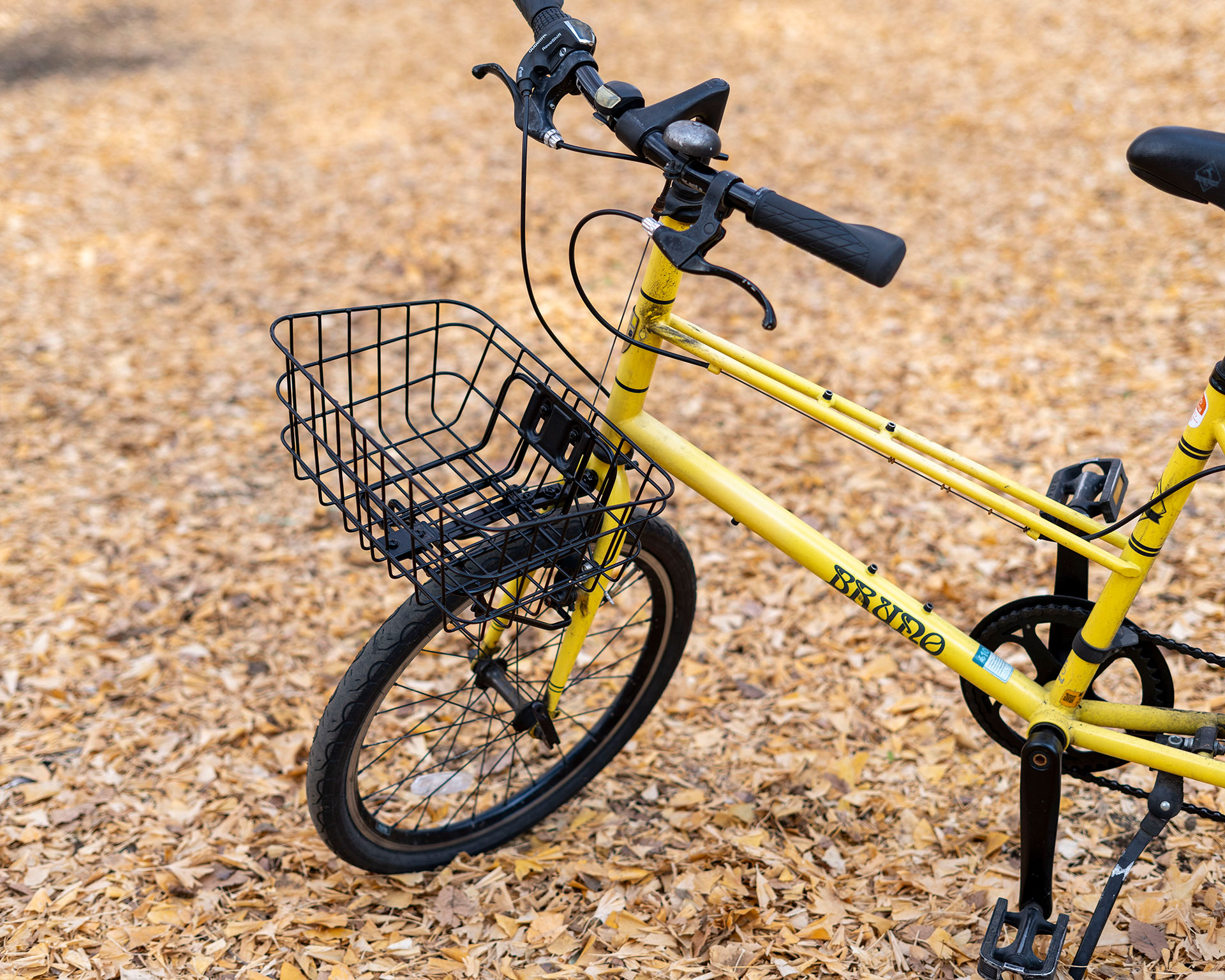 黄色いフレームが映える、BRUNOミキストに格安の黒のスチールバスケットを装着。