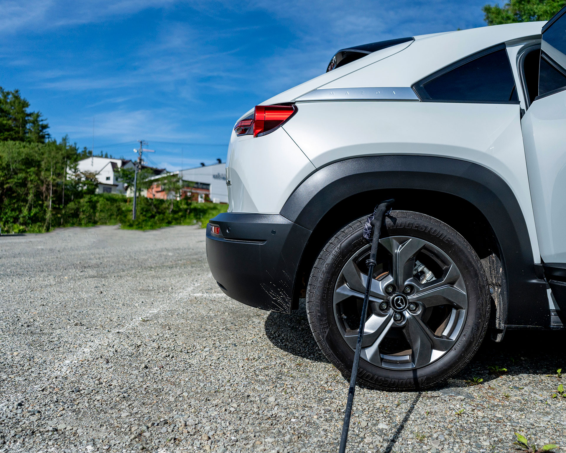 安達太良山登山口のMAZDA MX-30