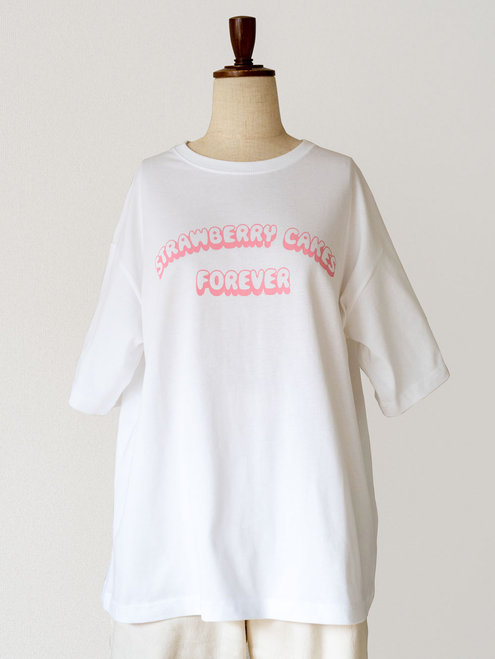 T-Shirt「STRAWBERRY CAKES FOREVER」ピンク