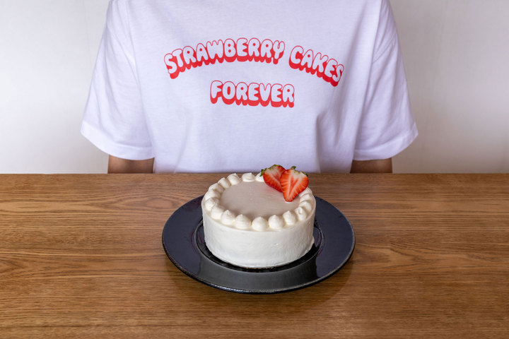 T-Shirt「STRAWBERRY CAKES FOREVER」クッキー付 販売中