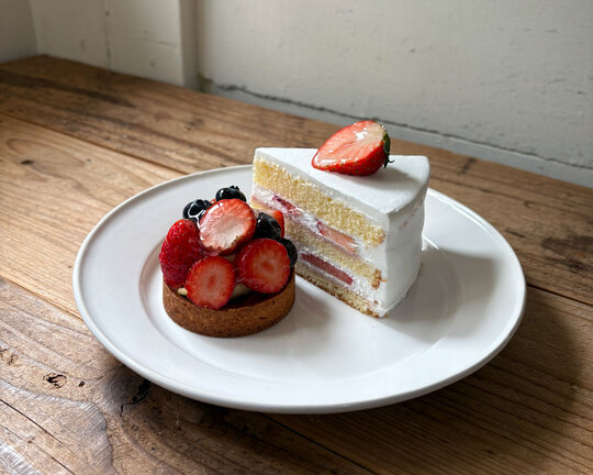 いちごショートケーキといちごタルト