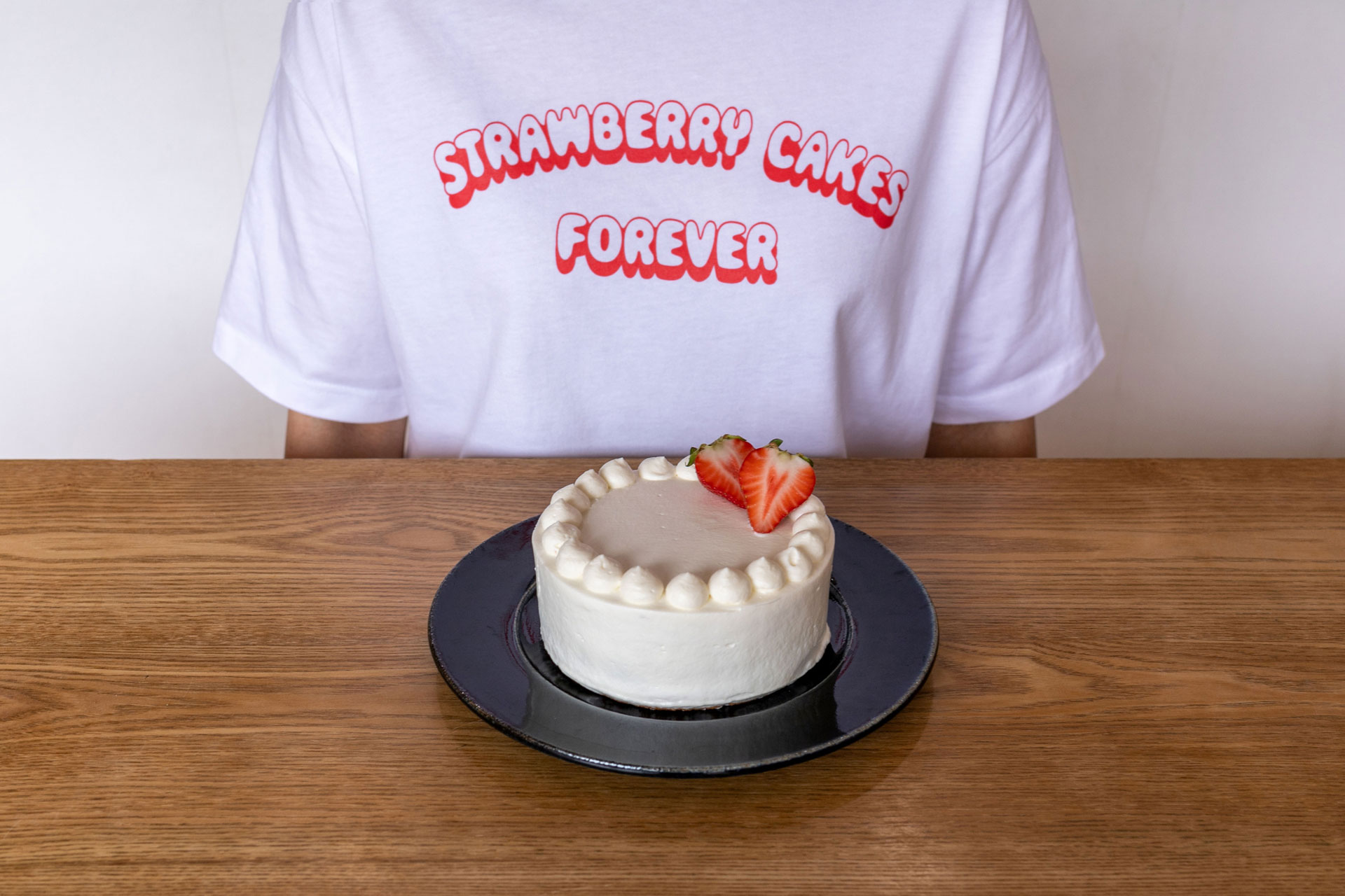 Afterhours T-Shirt「STRAWBERRY CAKES FOREVER」